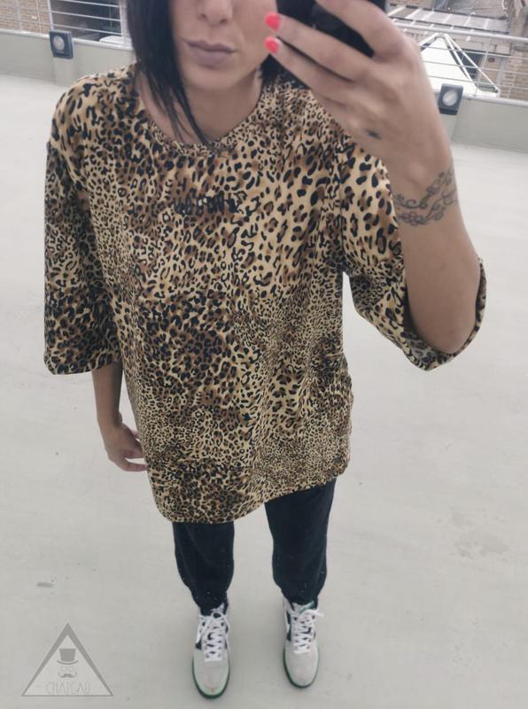 T-Shirt Over Leopardo