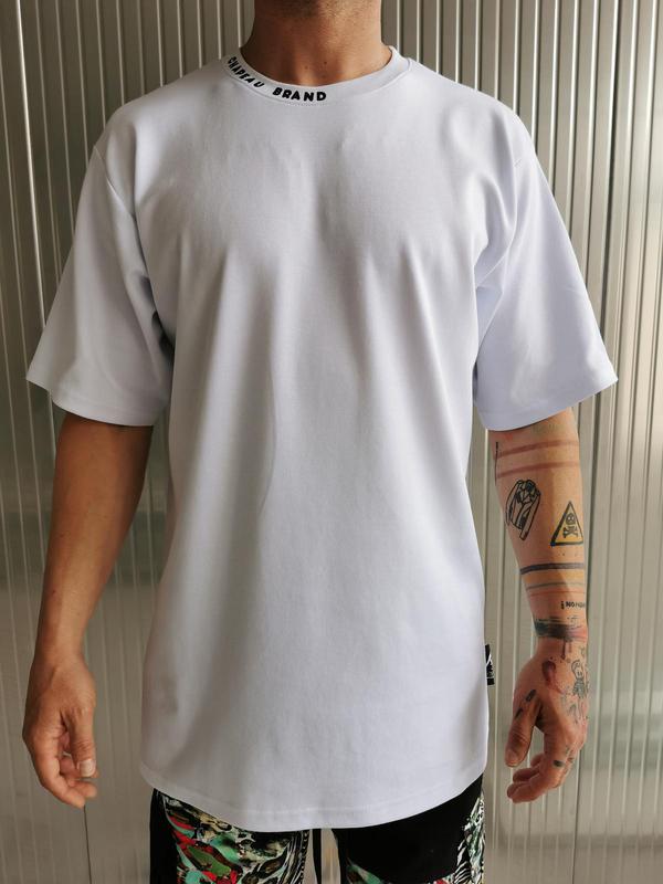 T-Shirt Over Minimal